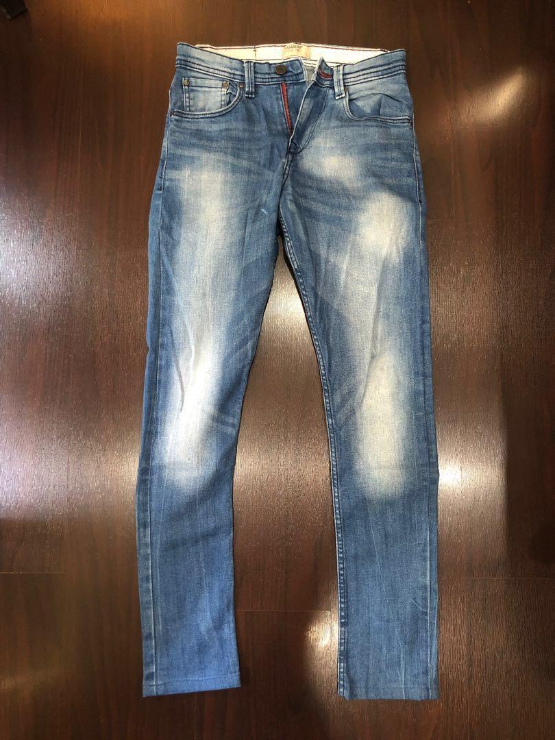 Pull & Bear Skinny Jeans (size US 29) (Category: Jeans) located in Marikina City. Submitted by lienonerom (Listing ID 232014569, Image 1). Description: Actual size: US 29 (see last photo) Condition: 8.5-9/10 Issues: signs of wear, especially on inside labels Preferred meetups: Marikina, Cubao, and Sta. Lucia areas.