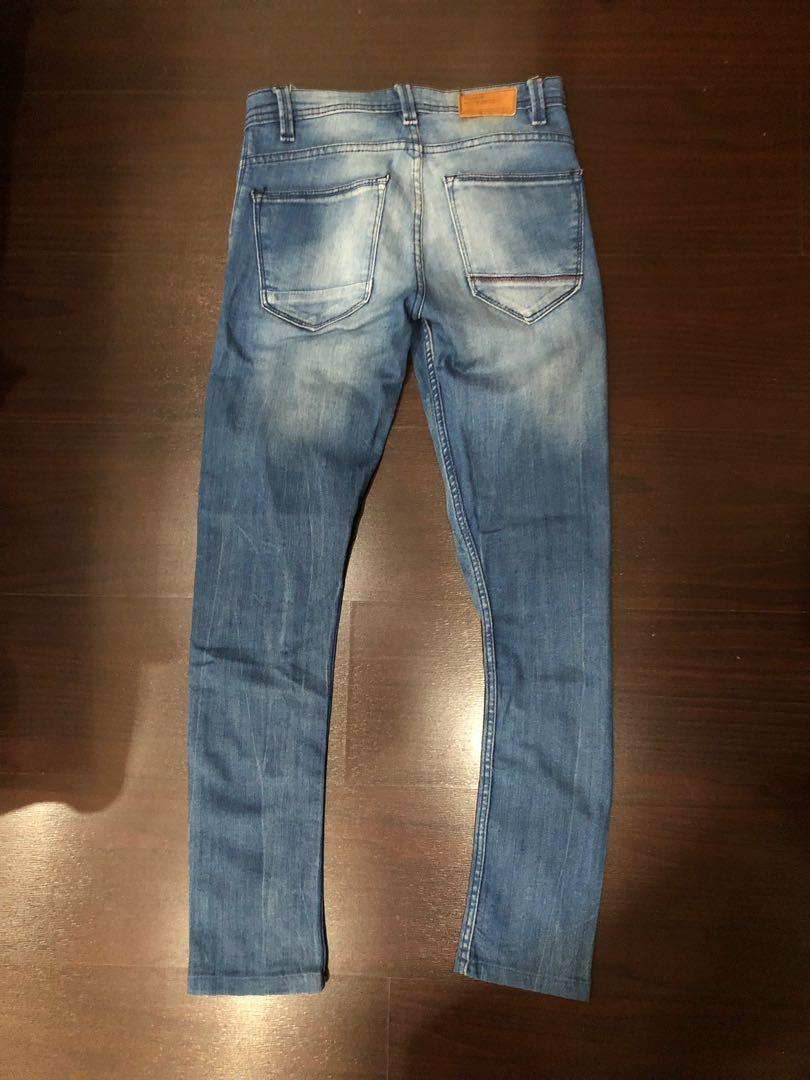 Pull & Bear Skinny Jeans (size US 29) (Category: Jeans) located in Marikina City. Submitted by lienonerom (Listing ID 232014569, Image 2). Description: Actual size: US 29 (see last photo) Condition: 8.5-9/10 Issues: signs of wear, especially on inside labels Preferred meetups: Marikina, Cubao, and Sta. Lucia areas.
