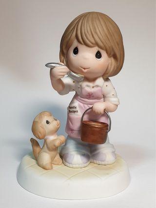 Precious Moments Figurine Life Is Soup-Er With You In The Mix (2010 Membership Collectors Club)(Item No. CC109001)