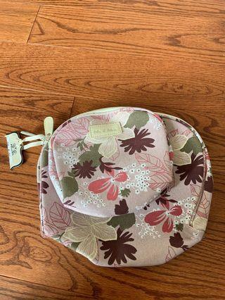 Set of 2 brand new Ollie & Olivia cosmetic bags