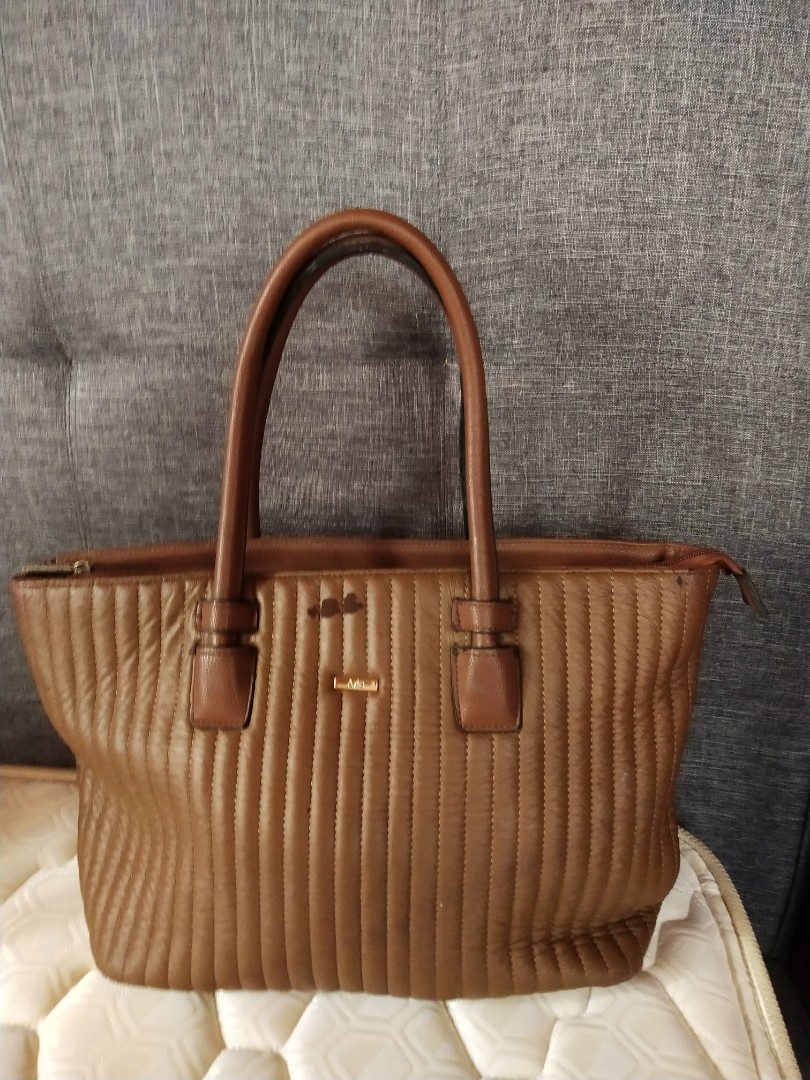 Ayla tote bag (Category: Luxury Bags & Wallets) located in Bulacan. Submitted by shoppeeloved (Listing ID 232169252, Image 1). Description: Brand: Ayla.