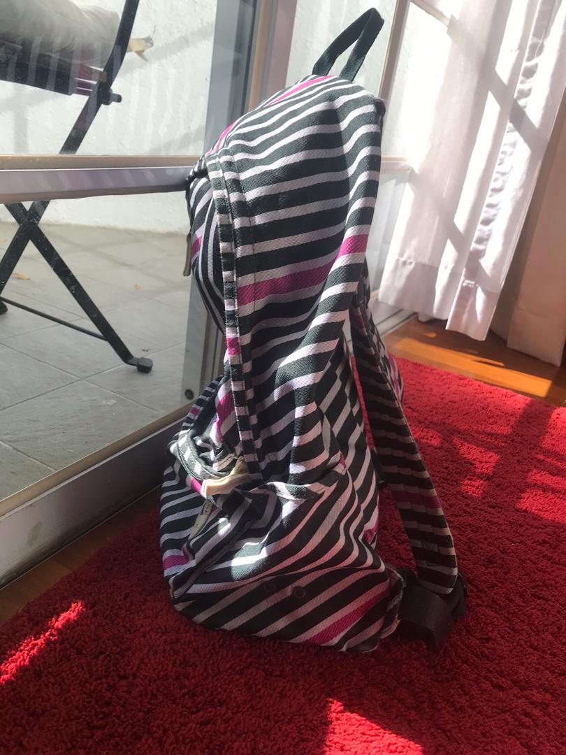 Backpack (Category: Backpacks) located in Singapore. Submitted by lroessen (Listing ID 232119356, Image 3). Description: .