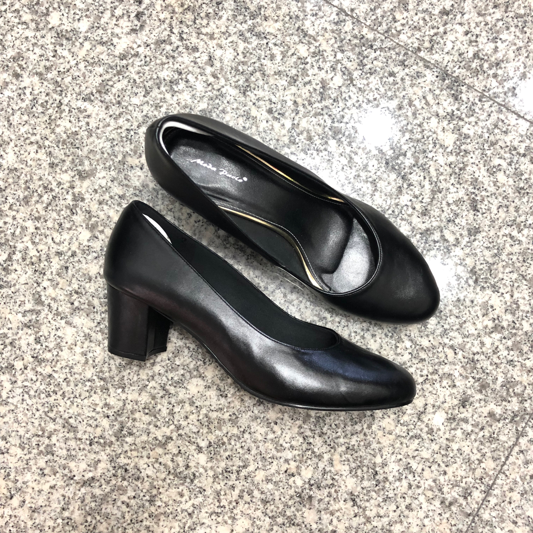 black heeled court shoes