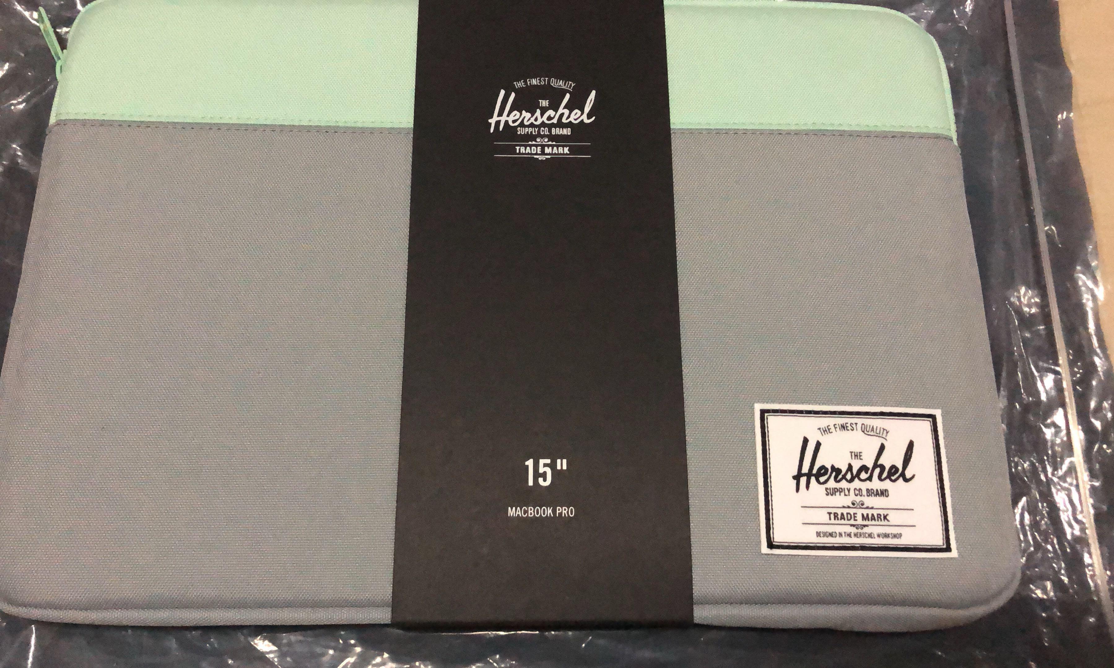 herschel sleeve 15