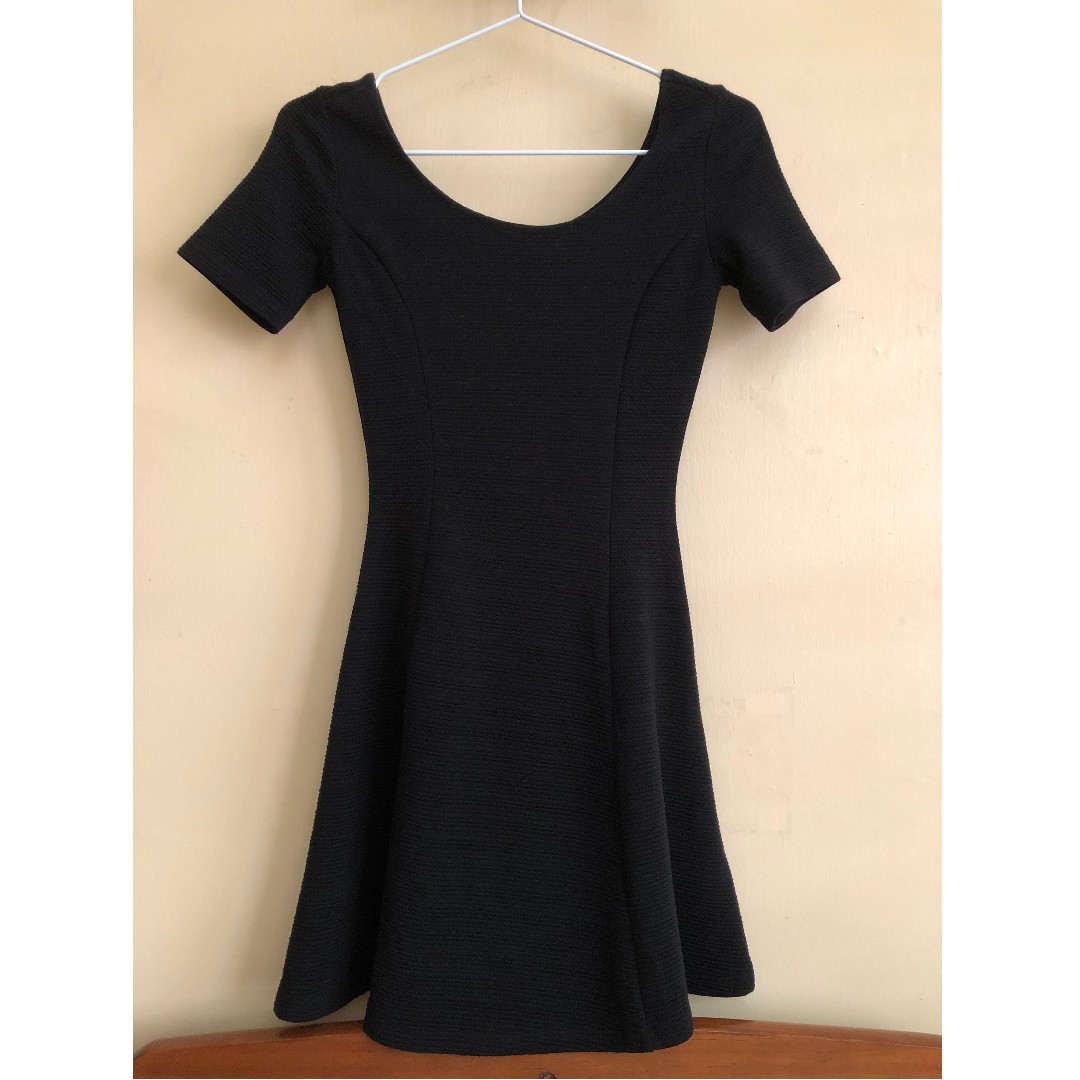 Black skater dress outlet short sleeve