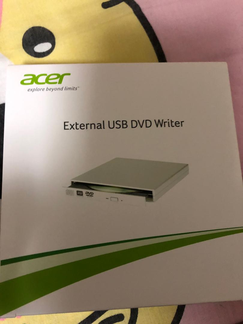 Cd reader (Category: Laptops & Notebooks) located in Singapore. Submitted by someone1121 (Listing ID 232224582, Image 2). Description: Hey guys we are selling a cd reader that can fit almost any laptop you name. Price can be nego and it is brand new in box totally unopened as it was given as a gift .