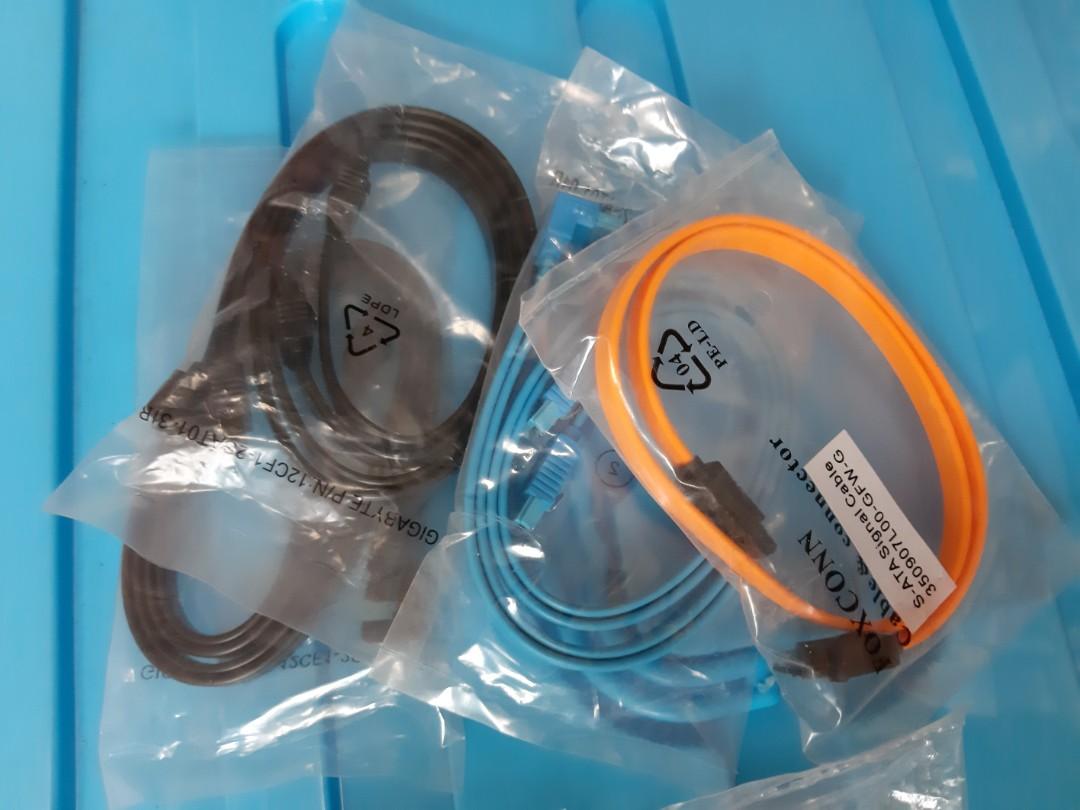 Computer cable (Category: Cables & Adaptors) located in Singapore. Submitted by jjj.online (Listing ID 232138555, Image 1). Description: Sata cable $2 Audio cable $2 Ide cable $2 Power cord 3 pin $2 Vga cable $4 Include normal postage.