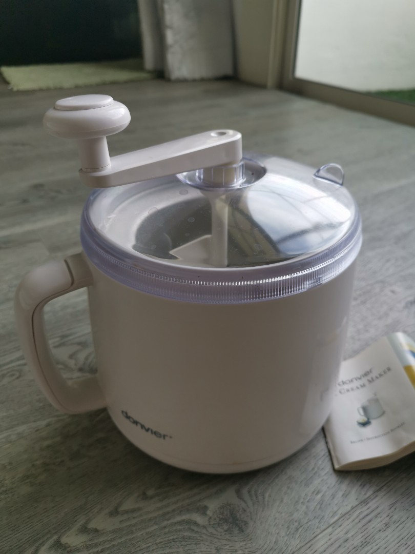 Donvier manual ice cream maker top