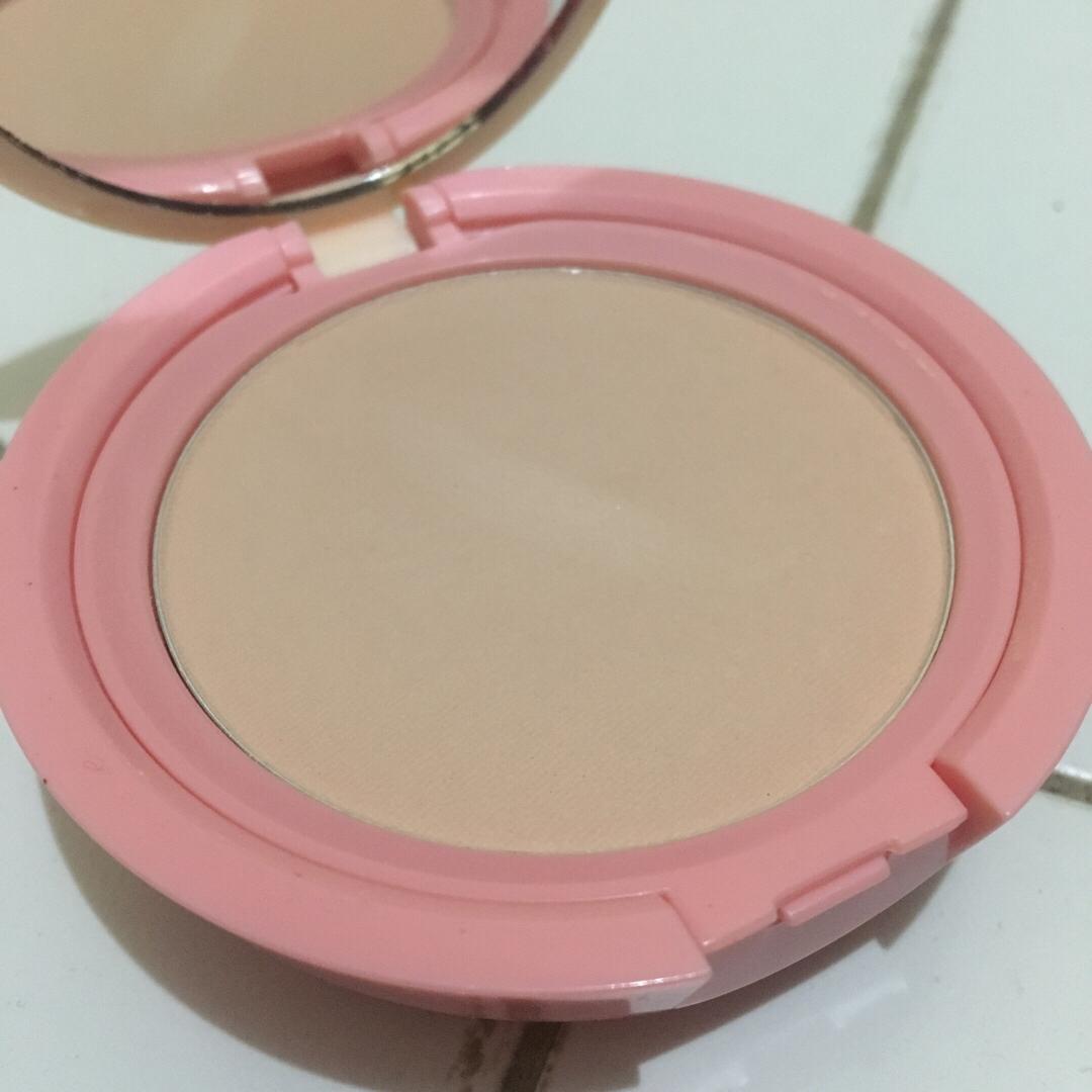 Emina Cc Cake Shade Meringue Kesehatan Kecantikan Rias Wajah Di Carousell