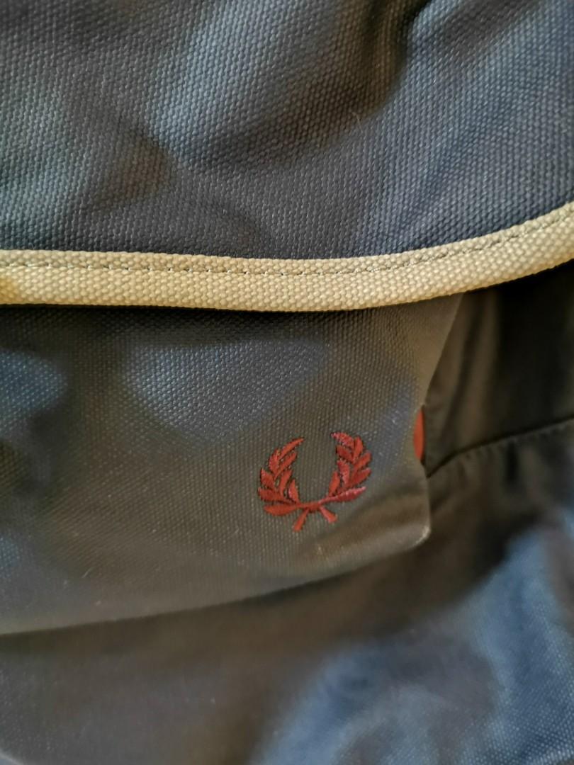 Fredperry （分類：公事包）位於 Hong Kong。 由 caaaac 提交（商品編號 232184895，圖片 4）。簡介： 如圖，調景嶺至中環地鐵站交收。