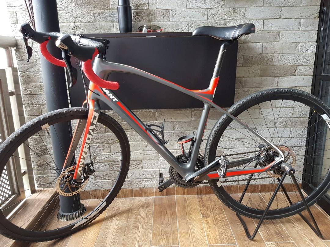 giant anyroad carbon