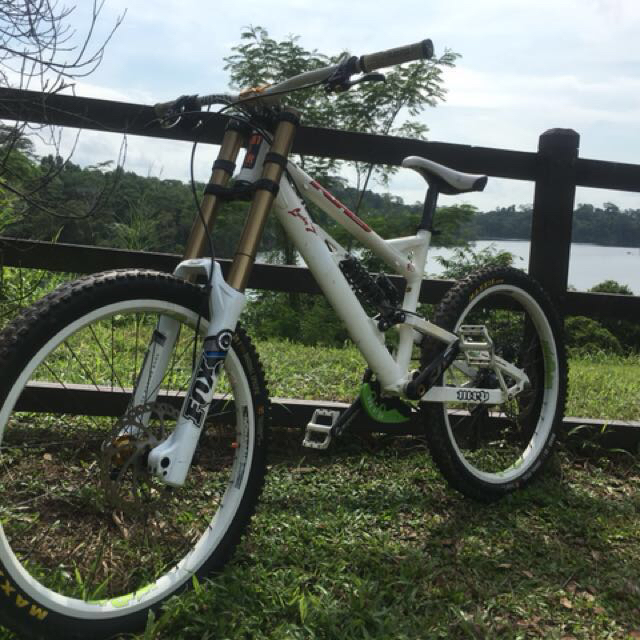 khs downhill mountain bike