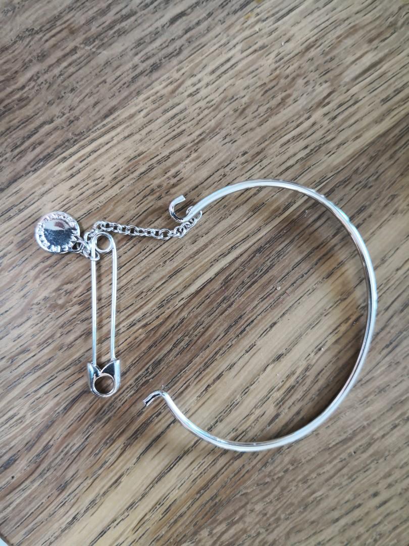 Marc jacobs safety pin sales bracelet