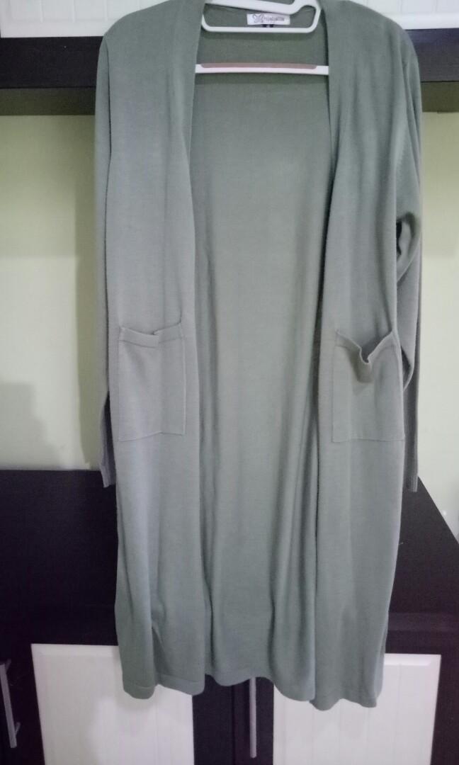 Outer By Hijab Alila Fesyen Wanita Pakaian Wanita Baju Luaran Di Carousell Proses pengemasan yang rapi dan teratur membuat konsumen tidak ragu barangnya. outer by hijab alila