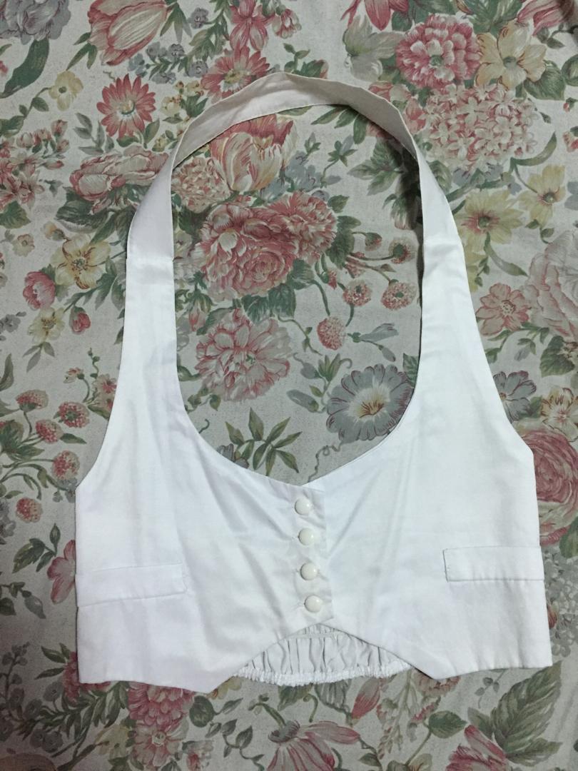 Outer wear (Category: Coats, Jackets and Outerwear) located in Singapore. Submitted by cylctf (Listing ID 232207313, Image 3). Description: .