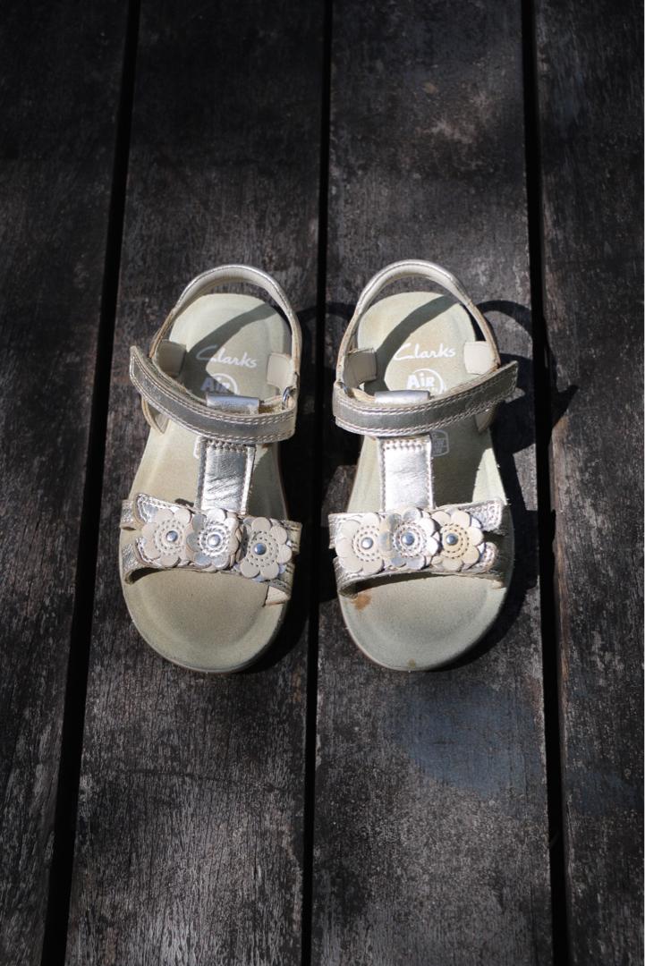 clarks sandals kids silver