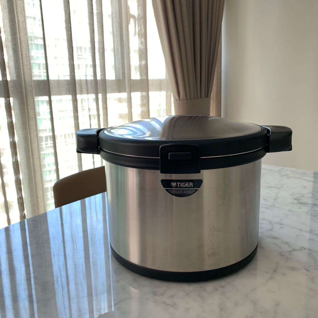 Tiger Magic Cooker 6L Made in Japan, almost new., TV & Home Appliances