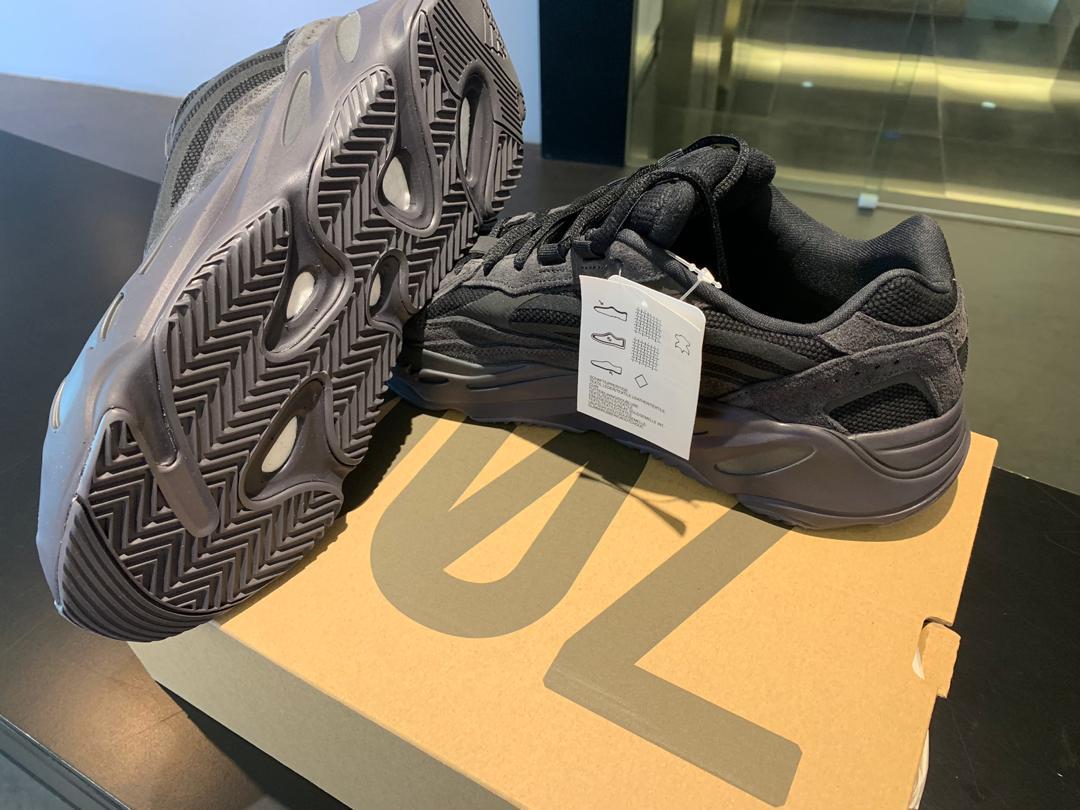 Yeezy 700 vanta uk hot sale