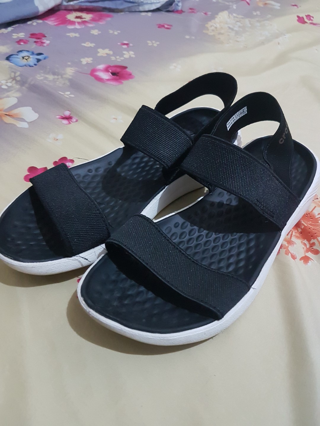 crocs sm aura