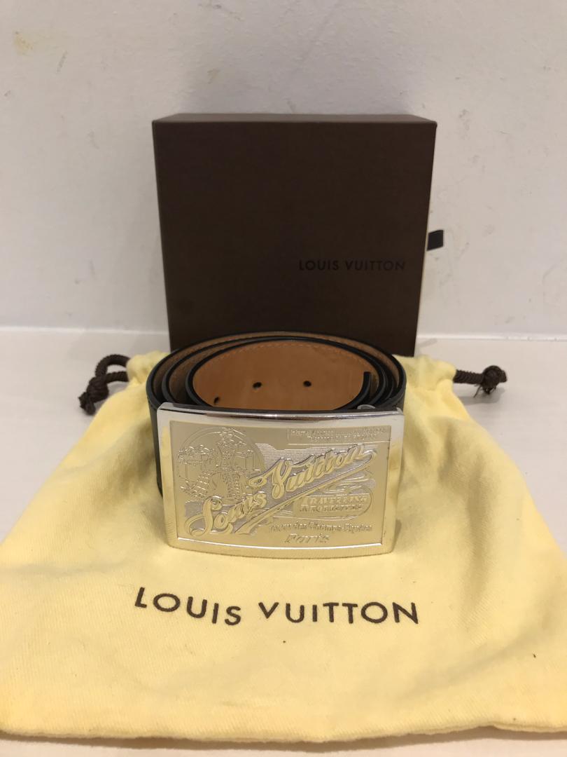 Louis Vuitton travelling requisites belte