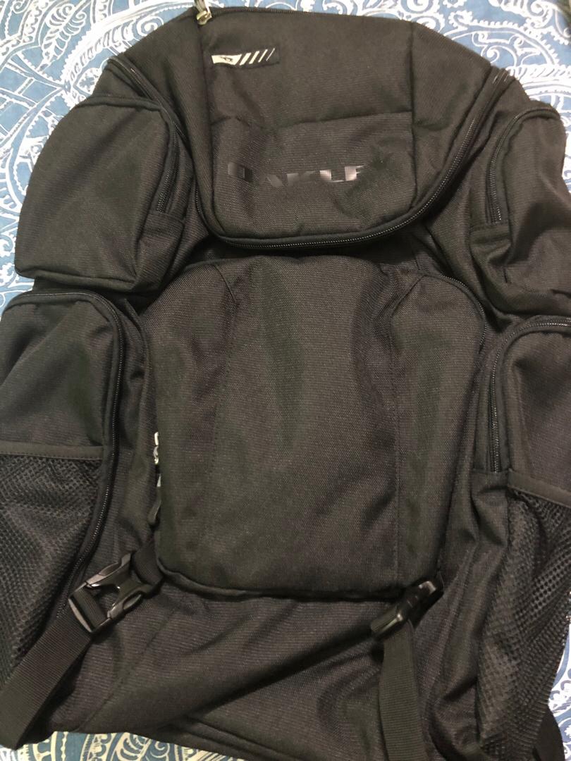 Oakley blade 40 on sale backpack
