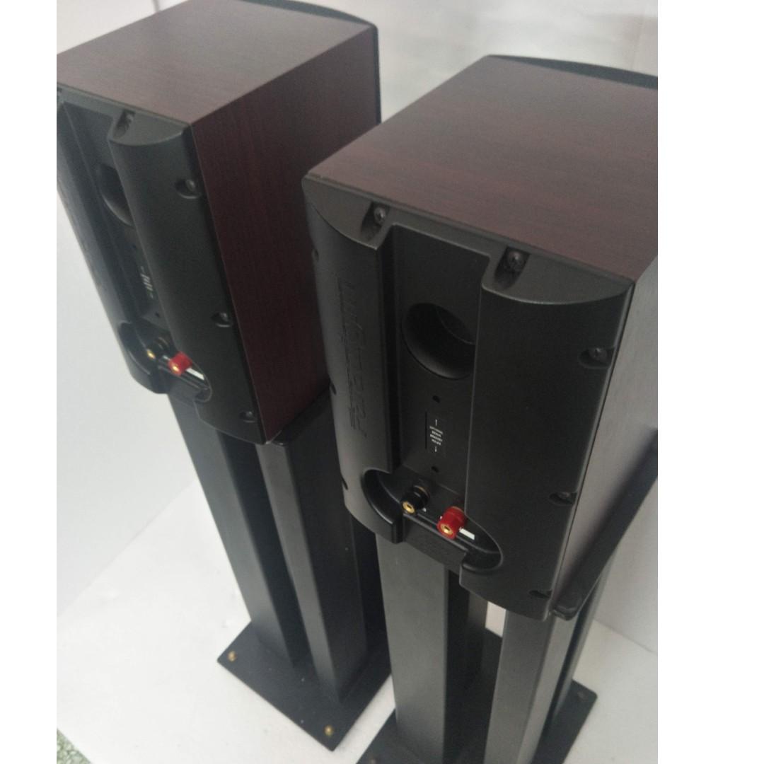 Paradigm Titan Atom V3 Bookshelf Speakers Audio Soundbars