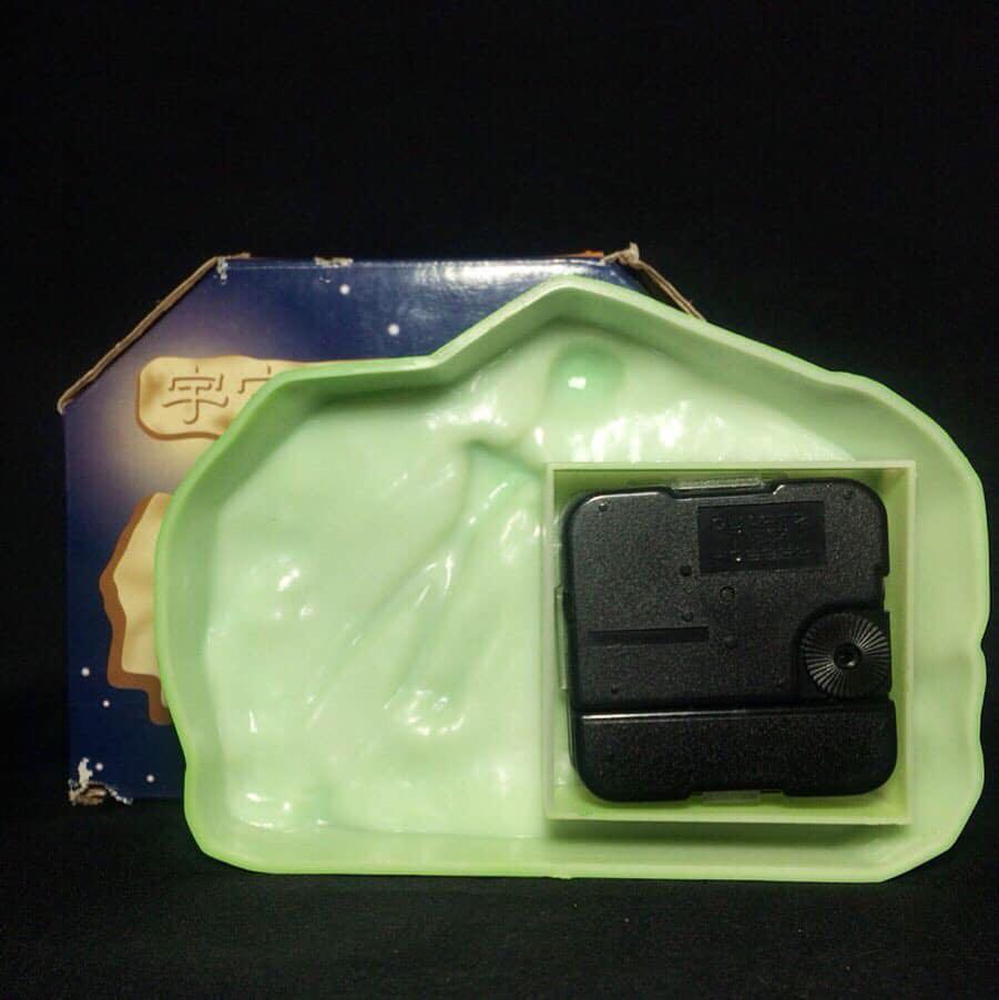 Plastic Alien clock (new, working) (Category: Clocks) located in Davao. Submitted by pandorastoybox (Listing ID 232304001, Image 2). Description: Plastic Alien clock (new, working) 5.8” x 4.3” - Php 350 .