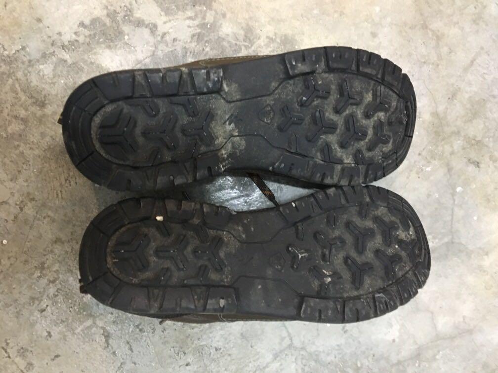 quechua waterproof trekking shoes