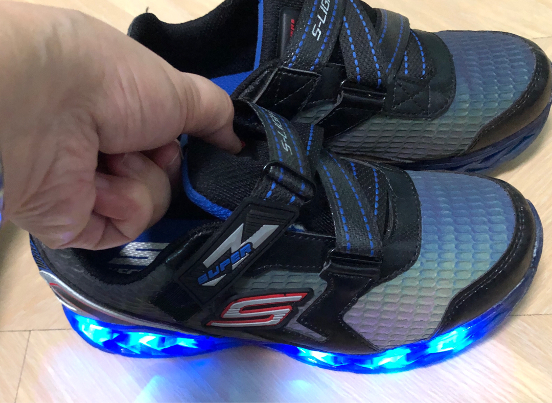 skechers chargeables