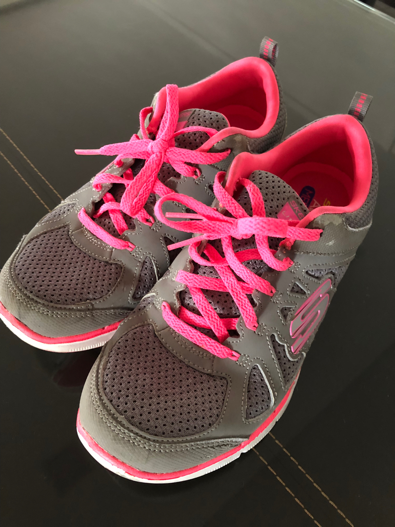 pink ladies skechers