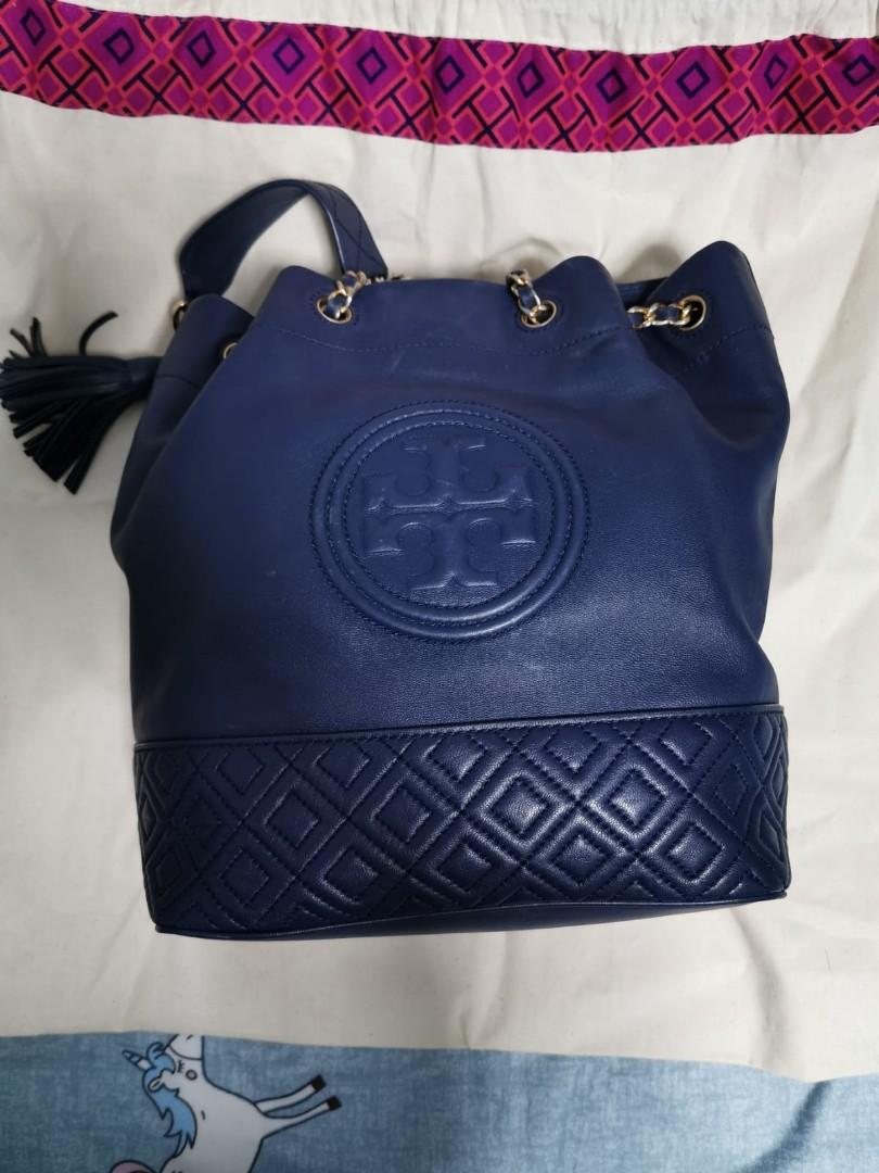 🆕 Tory Burch Soft Fleming Bucket Bag, Women's Fashion, Bags & Wallets,  Cross-body Bags on Carousell