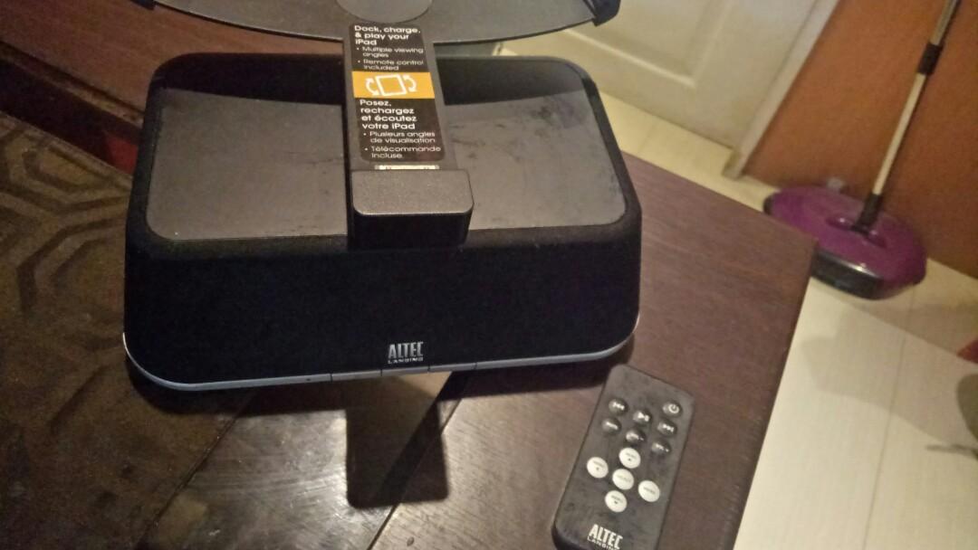 Altec Lansing dock, speaker and charger (Category: Soundbars, Speakers & Amplifiers) located in Mandaluyong City. Submitted by evram14 (Listing ID 232422830, Image 2). Description: 3 in 1 - dock, speaker and charging for phones/ipod/ipads complete with box no deffect, good quality sound.