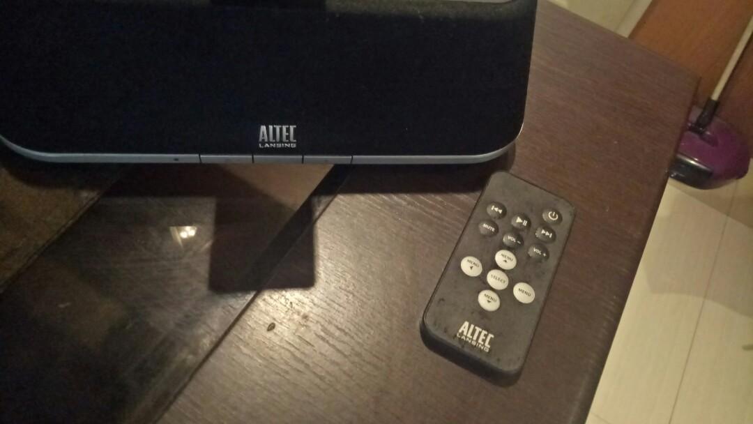 Altec Lansing dock, speaker and charger (Category: Soundbars, Speakers & Amplifiers) located in Mandaluyong City. Submitted by evram14 (Listing ID 232422830, Image 3). Description: 3 in 1 - dock, speaker and charging for phones/ipod/ipads complete with box no deffect, good quality sound.