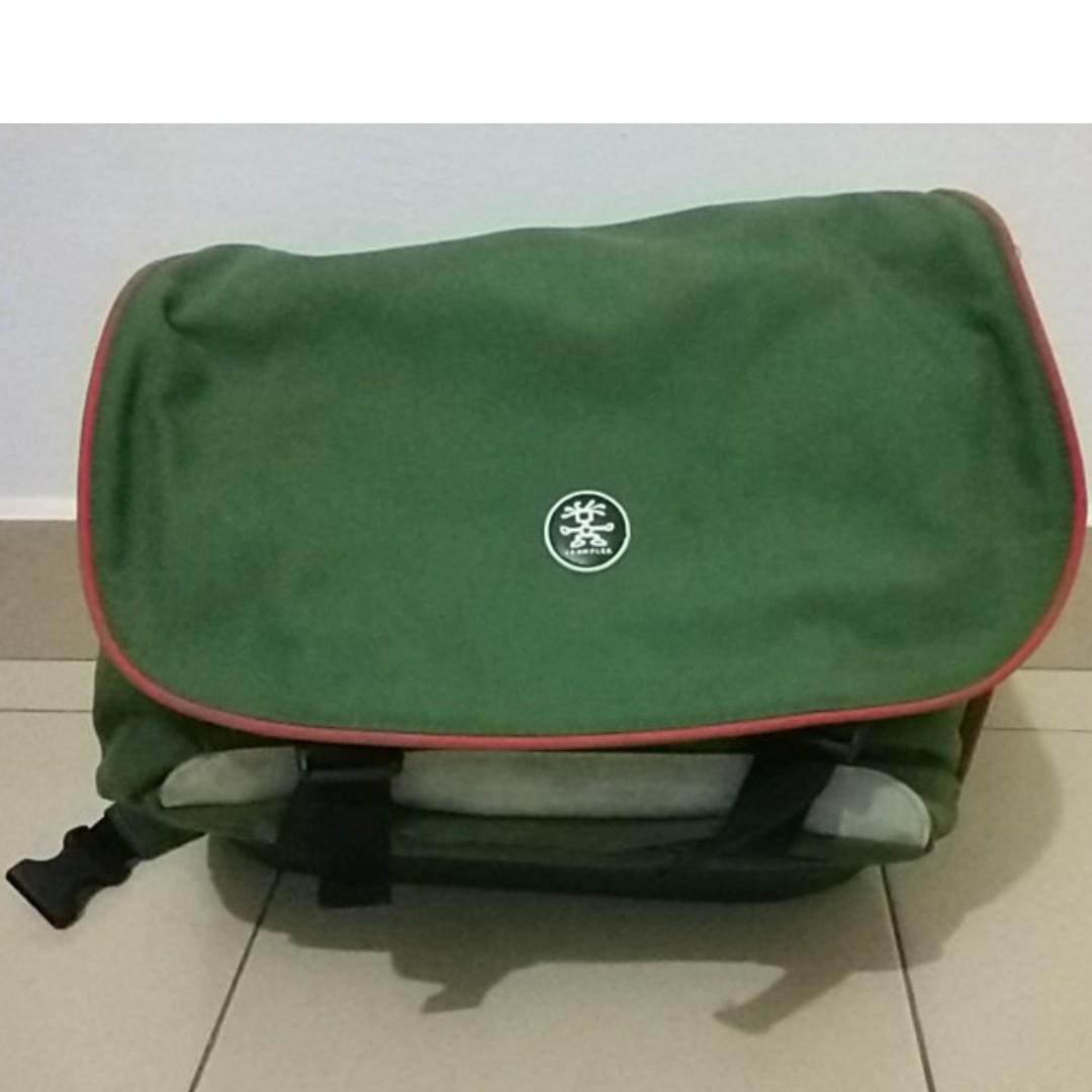 Camera bag (Category: Cameras) located in Kuala Lumpur. Submitted by skyspy920 (Listing ID 232407010, Image 1). Description: I have an original Crumpler Fourninety Daily (L) camera bag for sale. It is in very good condition. Selling because I am clearing some space in my store. Strictly self pick up only. Requests for shipping will be ignored. Thank you.