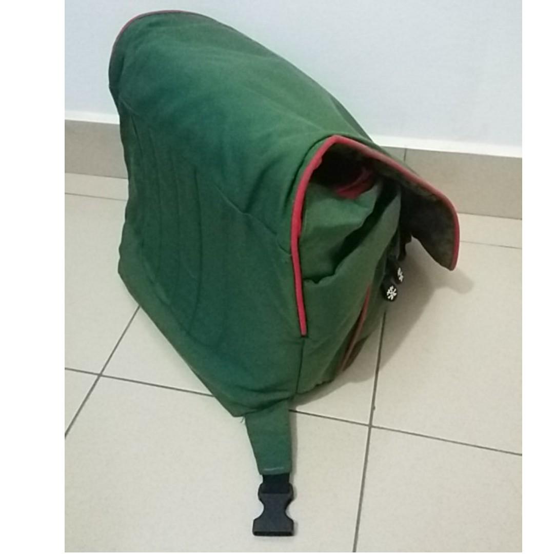 Camera bag (Category: Cameras) located in Kuala Lumpur. Submitted by skyspy920 (Listing ID 232407010, Image 3). Description: I have an original Crumpler Fourninety Daily (L) camera bag for sale. It is in very good condition. Selling because I am clearing some space in my store. Strictly self pick up only. Requests for shipping will be ignored. Thank you.