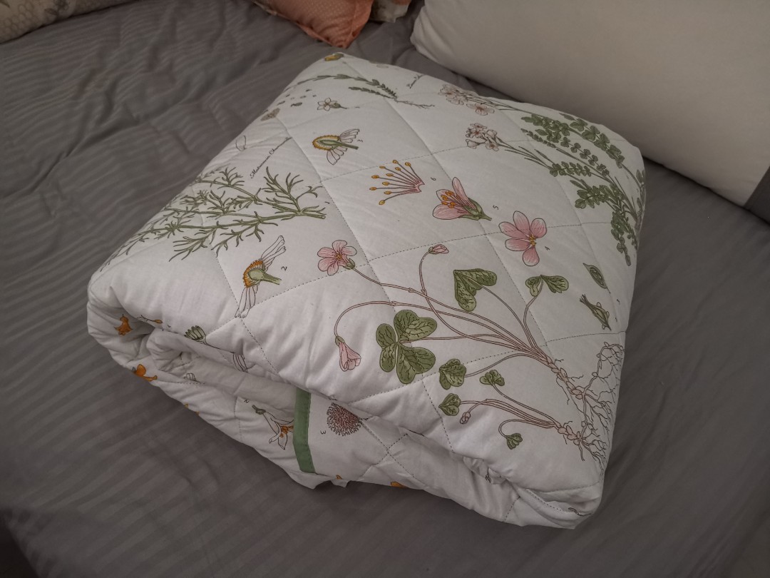IKEA Quilt, Furniture, Beds & Mattresses on Carousell