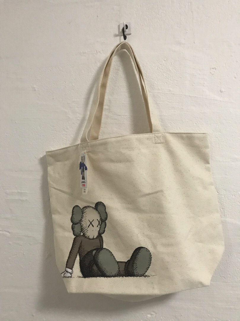 Kaws x Uniqlo Tote Bag, Women's Fashion 