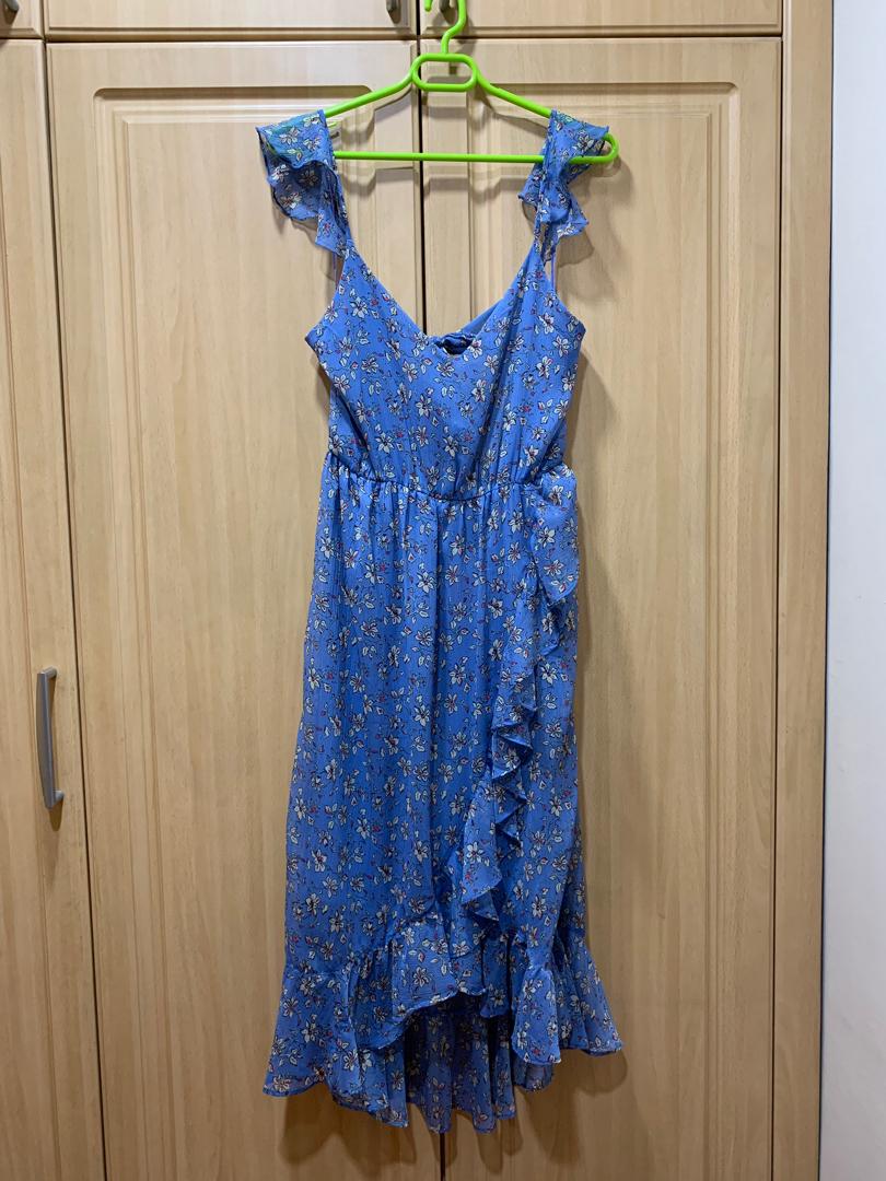 Mango blue floral chiffon dress (Category: Dresses) located in Makati City. Submitted by _stepau (Listing ID 232436479, Image 1). Description: Mango blue floral chiffon dress Bought at Mango, Rockwell on sale. Brand new, only fitted. Super flowy, perfect for the summer! Please see 6th-8th photos for how it looks when worn. Bought at Php1295 RFS: doesn’t suit me.
