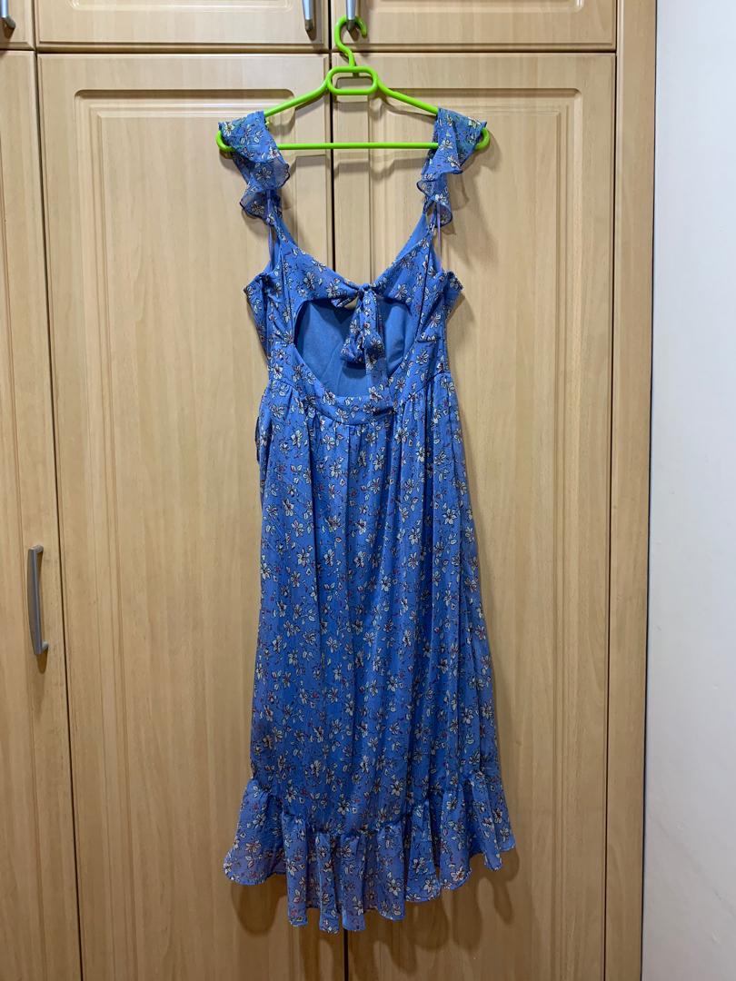 Mango blue floral chiffon dress (Category: Dresses) located in Makati City. Submitted by _stepau (Listing ID 232436479, Image 2). Description: Mango blue floral chiffon dress Bought at Mango, Rockwell on sale. Brand new, only fitted. Super flowy, perfect for the summer! Please see 6th-8th photos for how it looks when worn. Bought at Php1295 RFS: doesn’t suit me.