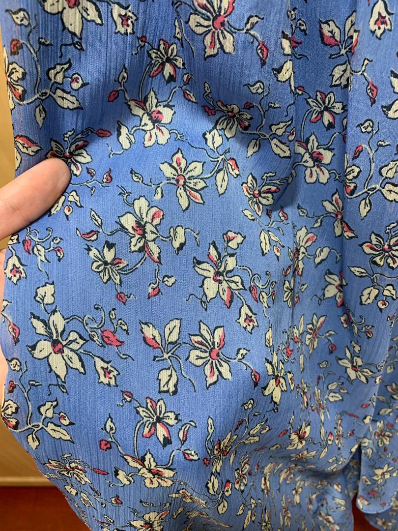 Mango blue floral chiffon dress (Category: Dresses) located in Makati City. Submitted by _stepau (Listing ID 232436479, Image 3). Description: Mango blue floral chiffon dress Bought at Mango, Rockwell on sale. Brand new, only fitted. Super flowy, perfect for the summer! Please see 6th-8th photos for how it looks when worn. Bought at Php1295 RFS: doesn’t suit me.