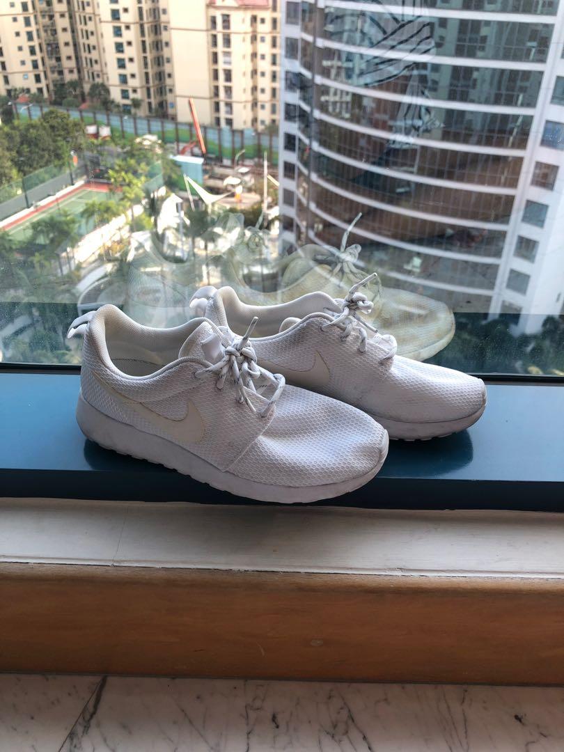 womens nike all white