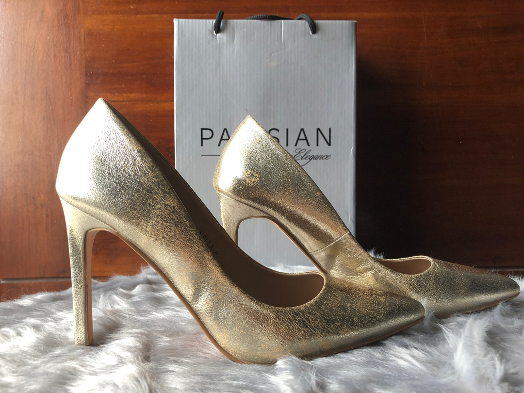 gold stiletto pumps