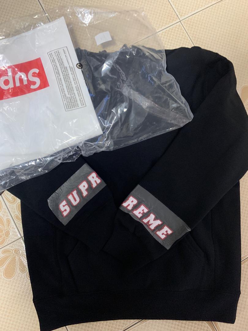 Supreme wrist sales logo hooded sweatshirt