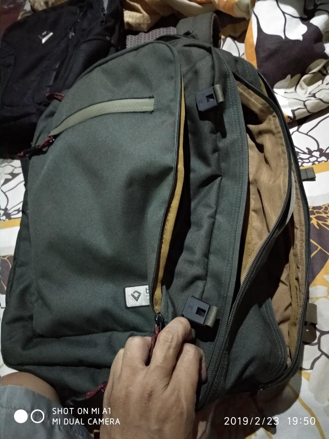 Tas Bodypack Evaquate ijo army, Fesyen Pria, Tas & Dompet , Ransel di