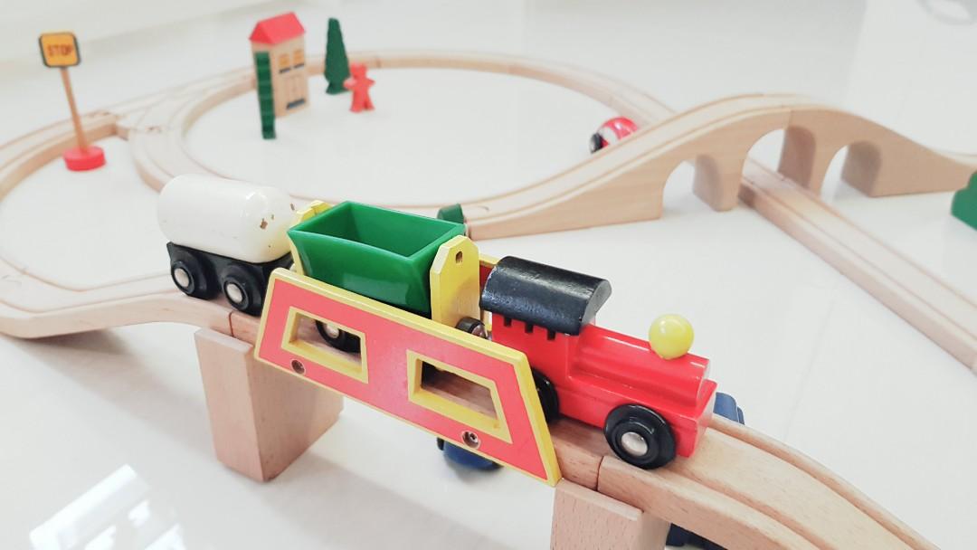 wooden car set tracks