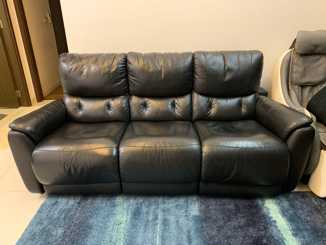 3 Seater Auto Recliner Leather Sofa Recliner Both Ends Furniture Sofas On Carousell