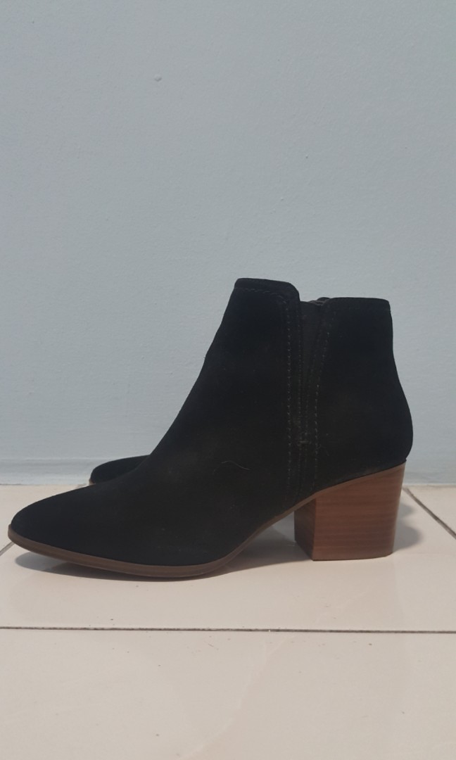 Larissi Ankle Boots, Women's Fashion, Shoes on Carousell