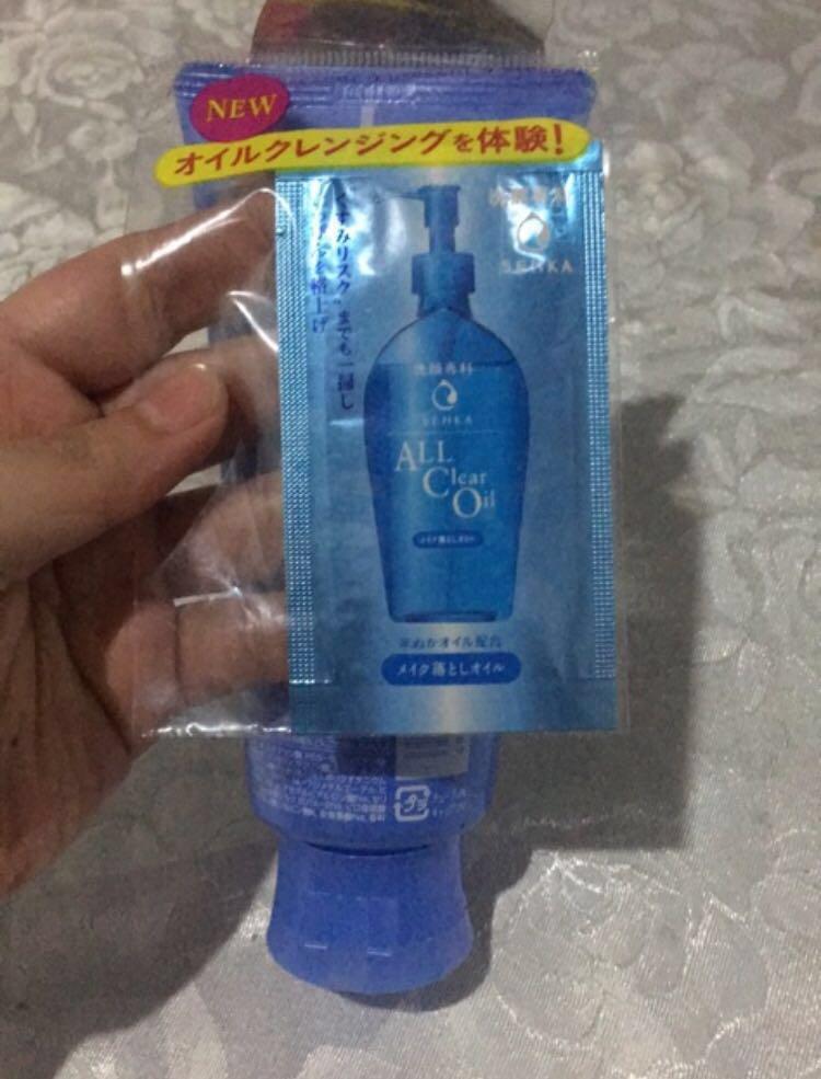 Bestselling Perfect Whip Foam Cleanser (Category: Face Care) located in Quezon City. Submitted by chatreyes (Listing ID 229330956, Image 3). Description: Senka is the sister company of Shiseido ✨ CLAIM TO FAME: An ultra-rich facial foam that easily melts away makeup and other impurities 💯 FAST FACTS: Creates a luxuriously creamy lather; laced with amino acids, natural sericin, and potent hydrating agents; gently cleanses without stripping off nu