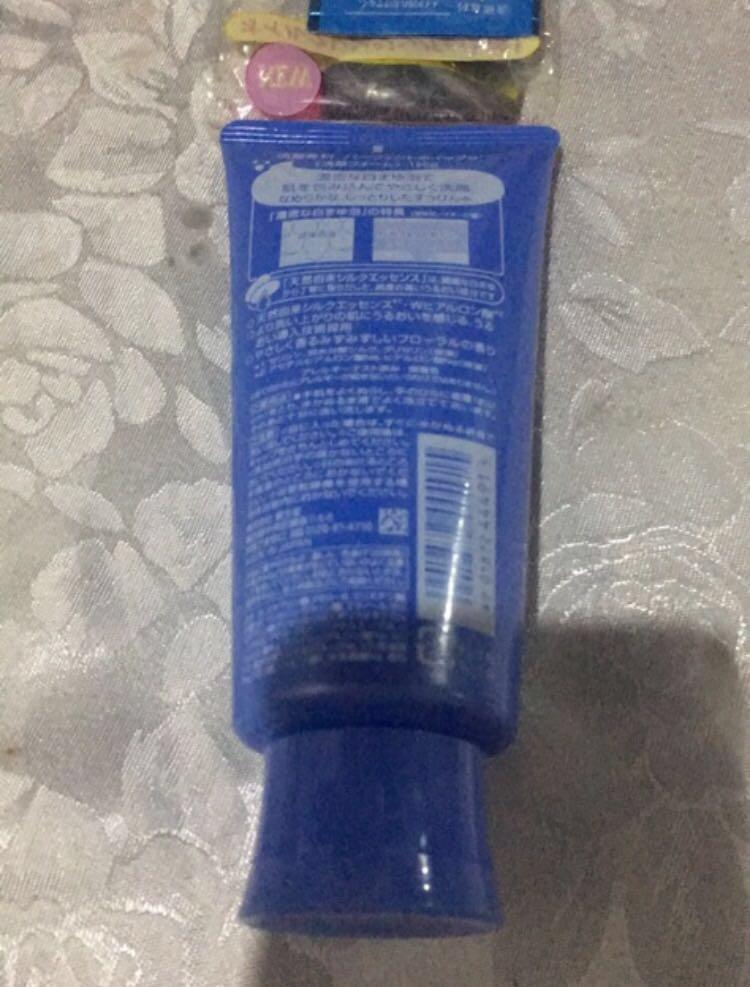 Bestselling Perfect Whip Foam Cleanser (Category: Face Care) located in Quezon City. Submitted by chatreyes (Listing ID 229330956, Image 2). Description: Senka is the sister company of Shiseido ✨ CLAIM TO FAME: An ultra-rich facial foam that easily melts away makeup and other impurities 💯 FAST FACTS: Creates a luxuriously creamy lather; laced with amino acids, natural sericin, and potent hydrating agents; gently cleanses without stripping off nu