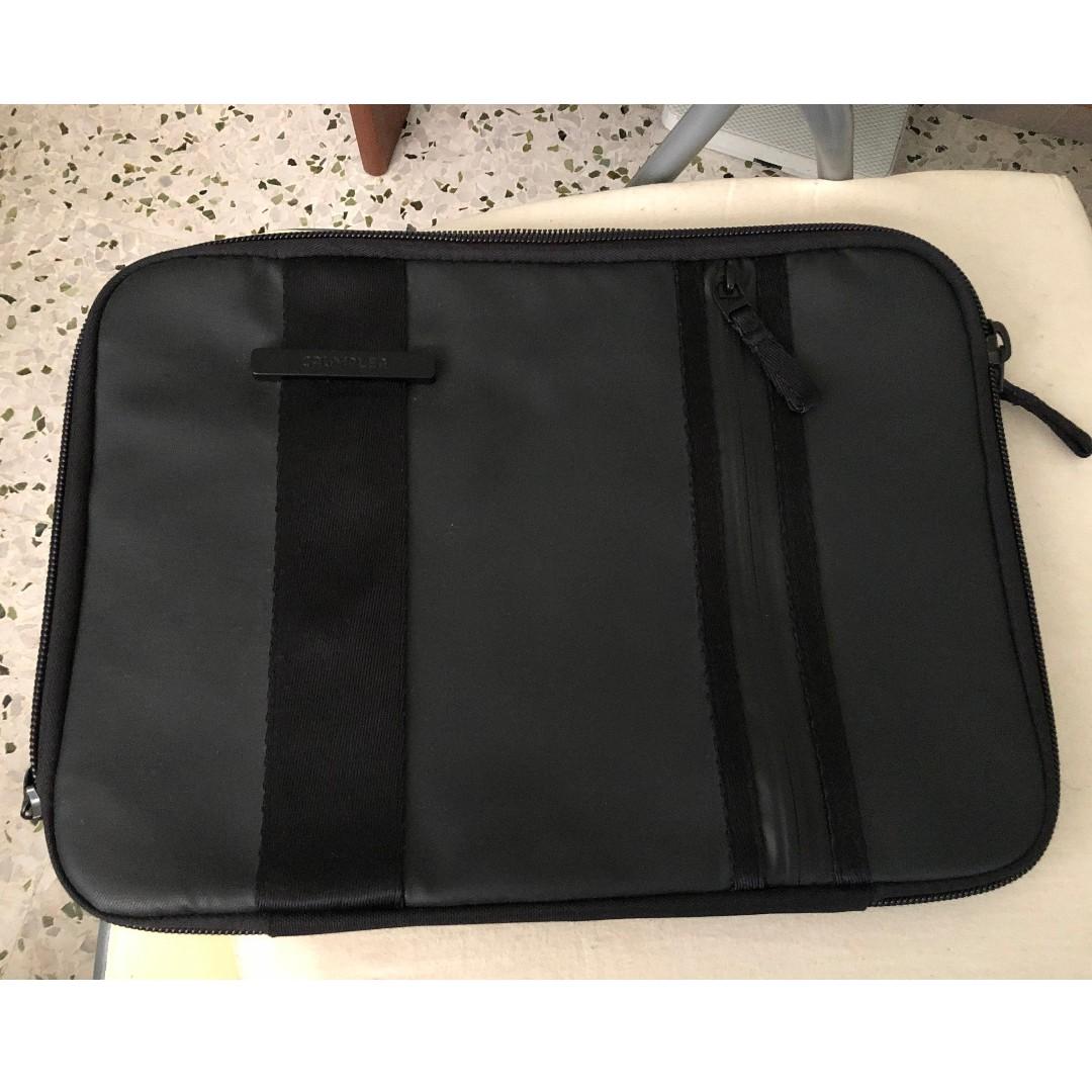 Crumpler laptop sleeve online